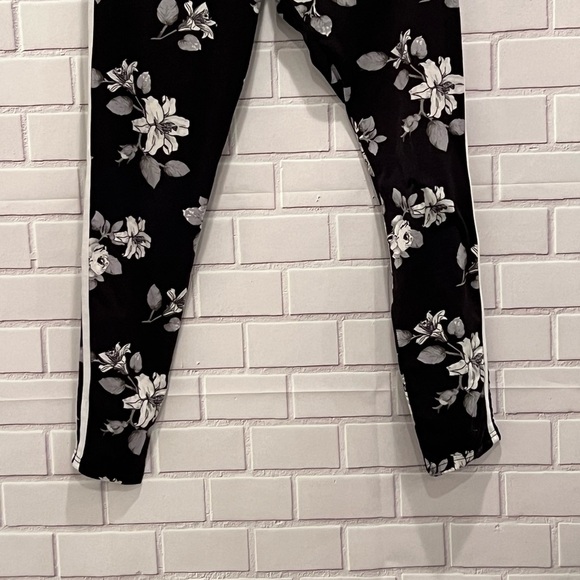 SWS active women floral black joggers/ size M - Picture 6 of 10
